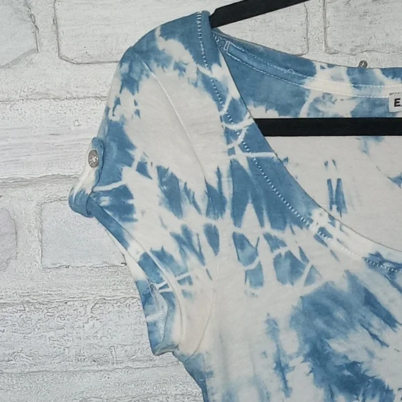 Add To Bundle | Express Blue & White Tie Dye Fitted Scoop Neck T-Shirt XS - Picture 5 of 10